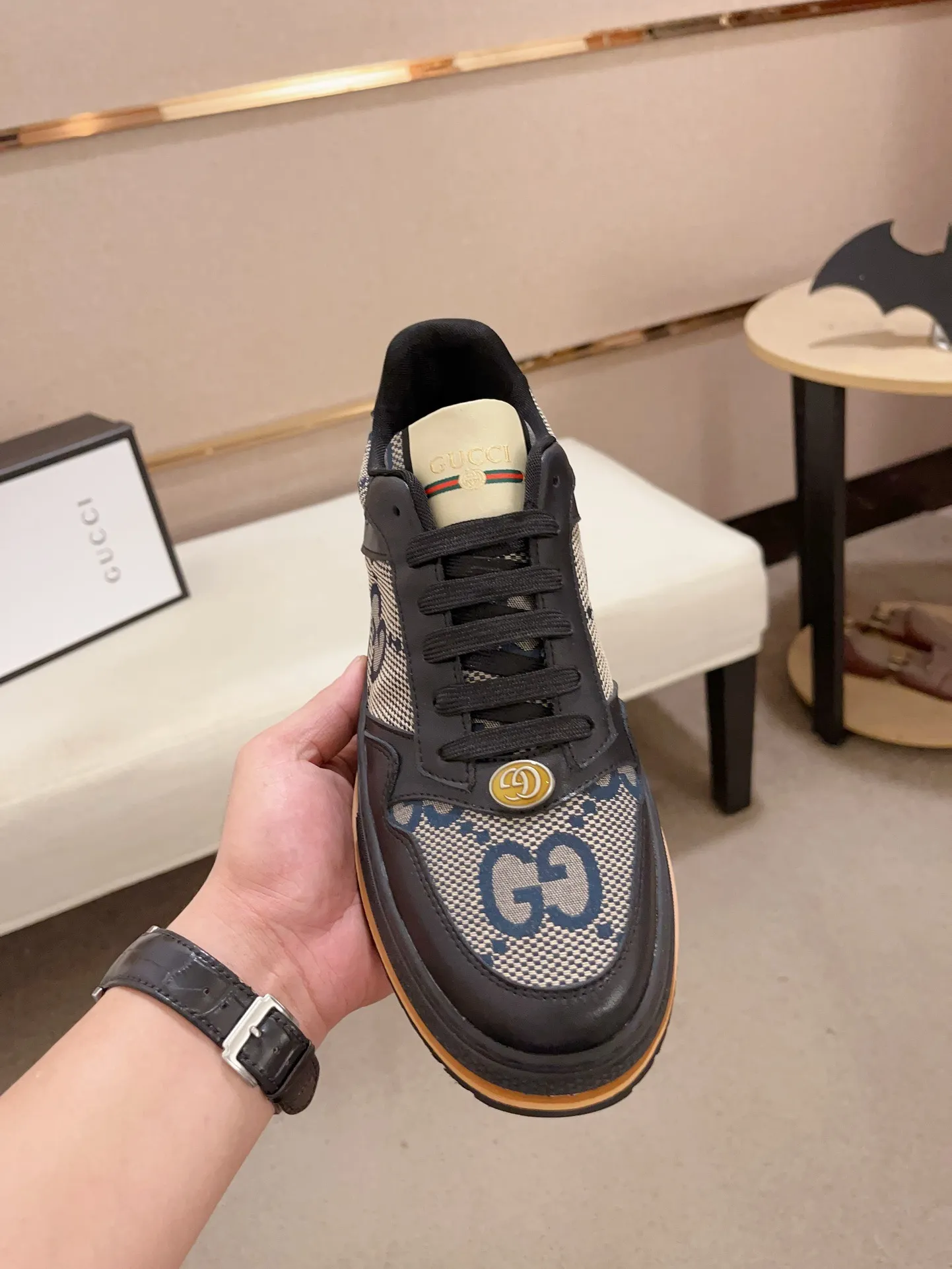 Men's shoes💰 420💰【gucci】Gucci men's latest series of casual shoes! The official website is built 1:1. The upper is made of imported high-quality cowhide, and the lining is made of high-quality sheepskin, which is soft and comfortable. Picky selection of materials and exquisite workmanship give you the best enjoyment. Number of yards: 38-44 yards. (Can be customized for 45 non-refundable)